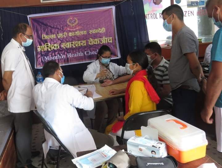 बिशेषज्ञ डक्टरको टोलीबाट स्वास्थय जाँचका साथै मासिक स्वास्थ्य चेजाँच कार्यक्रम सम्पन्न