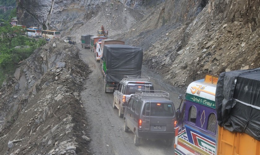 एकतर्फी सञ्चालनमा आयो मुग्लिन -नारायणगढ सडक